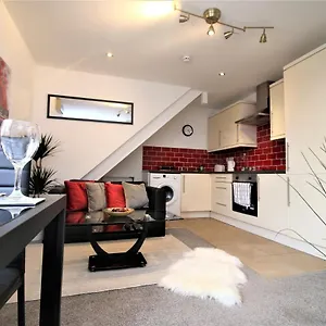 cardiff-king-bed-apartment-free-public-parking-close-to.cardiffhotelswales.com/