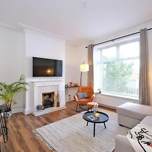 sensational-west-end-living-with-bicocca-stays.hotelsaberdeenuk.com/